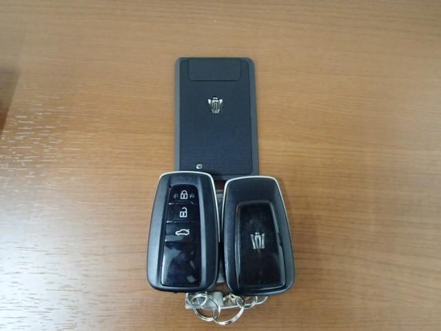 クラウンハイブリッド Ｇ　ナビ＆ＴＶ　バックカメラ　キーレス　スマートキー　安全装備　衝突被害軽減システム　オートクルーズコントロール　フル装備　サンルーフ　革シート　電動シート　ハイブリッド（23枚目）