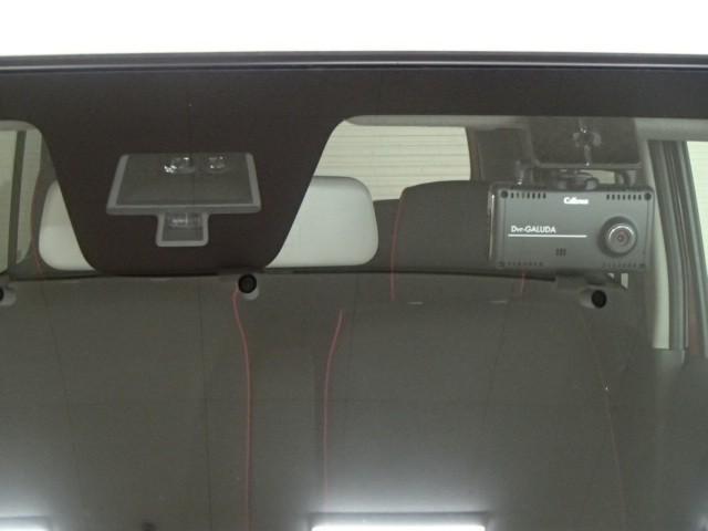 万が一のトラブルのときにも役に立つドライブレコーダーを装備しています。側面衝突や幅寄せ・割り込み対策に！