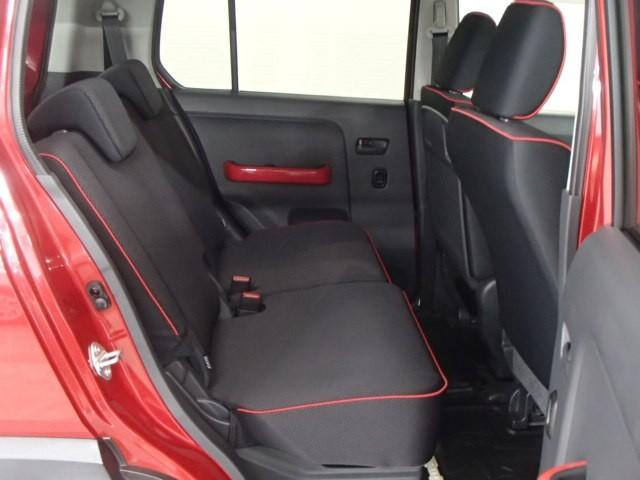 ゆとりある広々とした車内空間は、ドライブを始め買い物やレジャーなど、幅広く活躍します。一人でもみんなとでもお出かけを楽しみましょう！