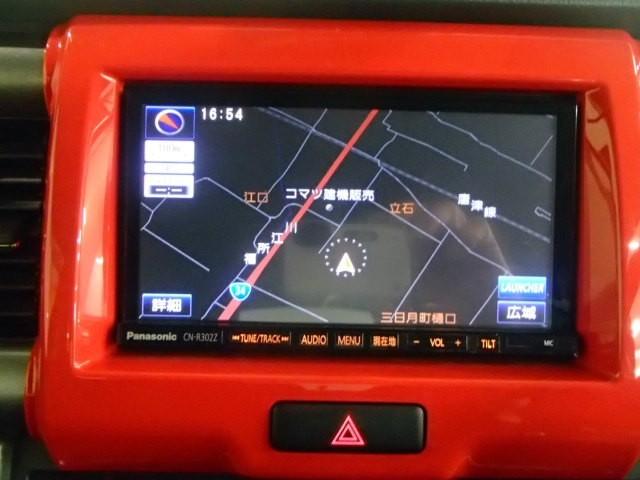 純正ナビを装備。タッチパネル式で使いやすく、お出かけもラクラクです。
