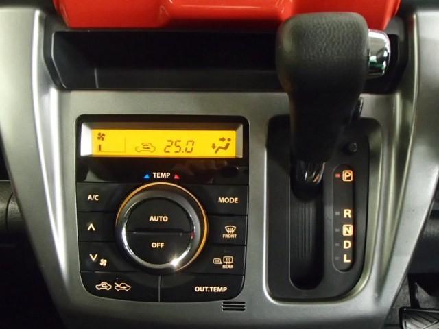 左右独立温度コントロールフルオートエアコンです。運転席、助手席それぞれで独立して温度設定ができます。冷え性の方が乗っても安心ですね♪