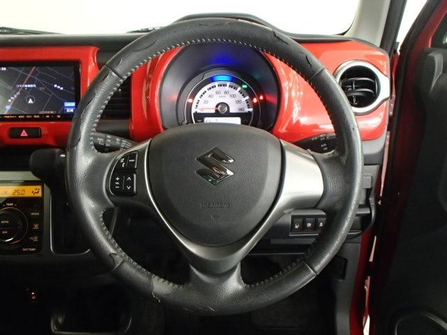 ドライバーに寄り添う快適な操作フィールをもたらすステアリングです。