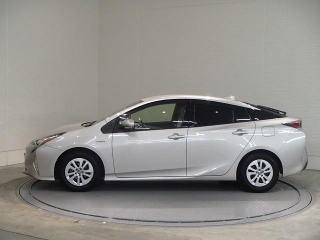 プリウス Ｓ　ナビ＆ＴＶ　バックカメラ　ＥＴＣ　キーレス　スマートキー　ドラレコ　安全装備　衝突被害軽減システム　オートクルーズコントロール　フル装備　ハイブリッド（4枚目）