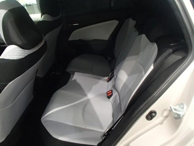 プリウス Ｓ　ナビ＆ＴＶ　バックカメラ　ＥＴＣ　キーレス　スマートキー　ドラレコ　安全装備　衝突被害軽減システム　オートクルーズコントロール　フル装備　ハイブリッド（7枚目）