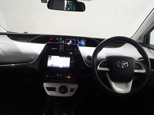 プリウス Ｓ　ナビ＆ＴＶ　バックカメラ　ＥＴＣ　キーレス　スマートキー　ドラレコ　安全装備　衝突被害軽減システム　オートクルーズコントロール　フル装備　ハイブリッド（9枚目）
