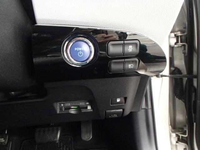 プリウス Ｓ　ナビ＆ＴＶ　バックカメラ　ＥＴＣ　キーレス　スマートキー　ドラレコ　安全装備　衝突被害軽減システム　オートクルーズコントロール　フル装備　ハイブリッド（18枚目）