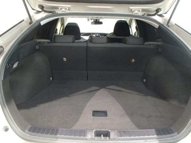 プリウス Ｓ　ナビ＆ＴＶ　バックカメラ　ＥＴＣ　キーレス　スマートキー　ドラレコ　安全装備　衝突被害軽減システム　オートクルーズコントロール　フル装備　ハイブリッド（19枚目）