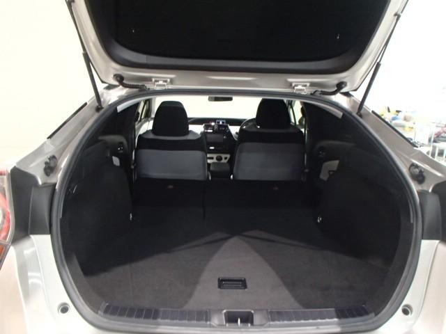 プリウス Ｓ　ナビ＆ＴＶ　バックカメラ　ＥＴＣ　キーレス　スマートキー　ドラレコ　安全装備　衝突被害軽減システム　オートクルーズコントロール　フル装備　ハイブリッド（21枚目）