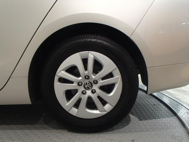 プリウス Ｓ　ナビ＆ＴＶ　バックカメラ　ＥＴＣ　キーレス　スマートキー　ドラレコ　安全装備　衝突被害軽減システム　オートクルーズコントロール　フル装備　ハイブリッド（22枚目）