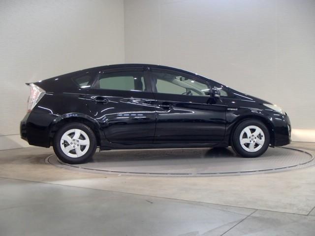 プリウス Ｓ　ＥＴＣ　キーレス　スマートキー　安全装備　フル装備　ハイブリッド（3枚目）