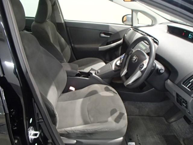 プリウス Ｓ　ＥＴＣ　キーレス　スマートキー　安全装備　フル装備　ハイブリッド（5枚目）