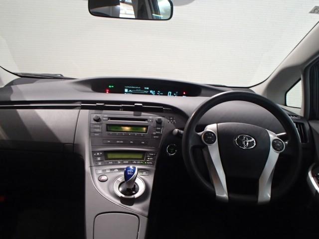 プリウス Ｓ　ＥＴＣ　キーレス　スマートキー　安全装備　フル装備　ハイブリッド（9枚目）