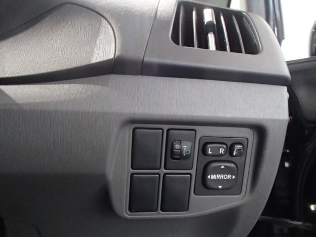 プリウス Ｓ　ＥＴＣ　キーレス　スマートキー　安全装備　フル装備　ハイブリッド（15枚目）