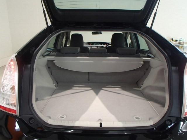 プリウス Ｓ　ＥＴＣ　キーレス　スマートキー　安全装備　フル装備　ハイブリッド（17枚目）