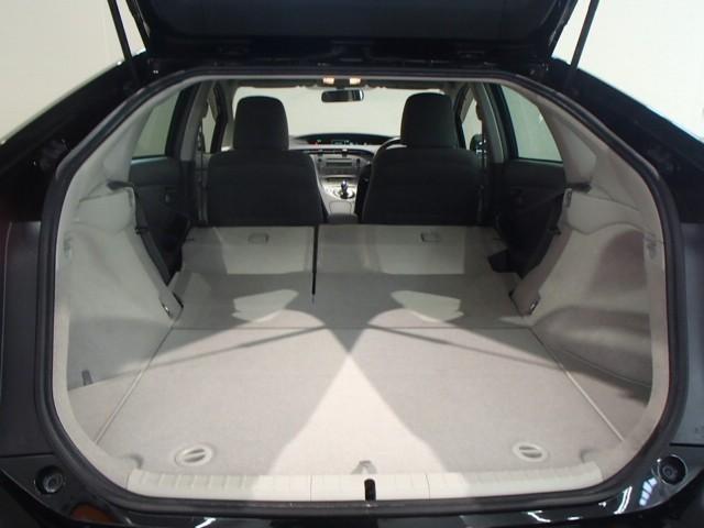 プリウス Ｓ　ＥＴＣ　キーレス　スマートキー　安全装備　フル装備　ハイブリッド（19枚目）