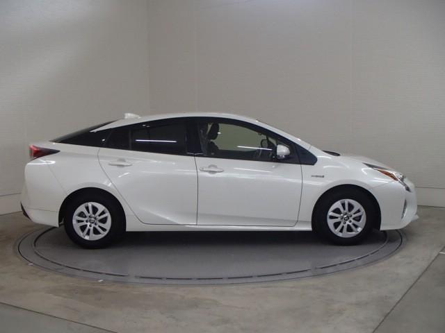 プリウス S ナビ&TV バックカメラ ETC キーレス スマートキー ドラレコ ワンオーナー 安全装備 衝突被害軽減システム オートクルーズコントロール フル装備 ハイブリッド(3枚目)