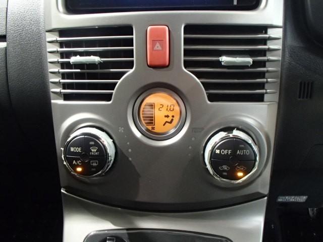 左右独立温度コントロールフルオートエアコンです。運転席、助手席それぞれで独立して温度設定ができます。冷え性の方が乗っても安心ですね♪