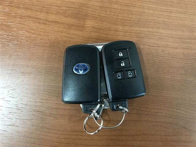 ヴォクシー ハイブリッドＺＳ　煌ＩＩ　ナビ＆ＴＶ　ＥＴＣ　キーレス　スマートキー　衝突被害軽減システム　オートクルーズコントロール　両側電動スライド　３列シート　フル装備　ハイブリッド（25枚目）