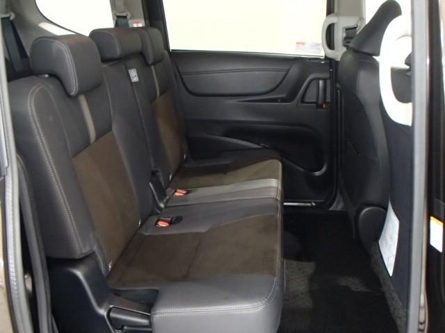 シエンタ ハイブリッドＧ　クエロ　ナビ＆ＴＶ　バックカメラ　キーレス　スマートキー　ドラレコ　安全装備　衝突被害軽減システム　オートクルーズコントロール　両側電動スライド　３列シート　フル装備　ハイブリッド（9枚目）