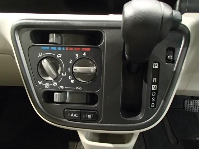 マニュアルタイプのエアコンです。