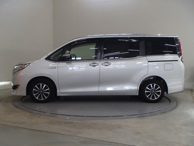 エスクァイア ハイブリッドGi ナビ&TV ETC キーレス スマートキー ワンオーナー 衝突被害軽減システム オートクルーズコントロール 両側電動スライド 3列シート 後席モニター フル装備 ハイブリッド(5枚目)