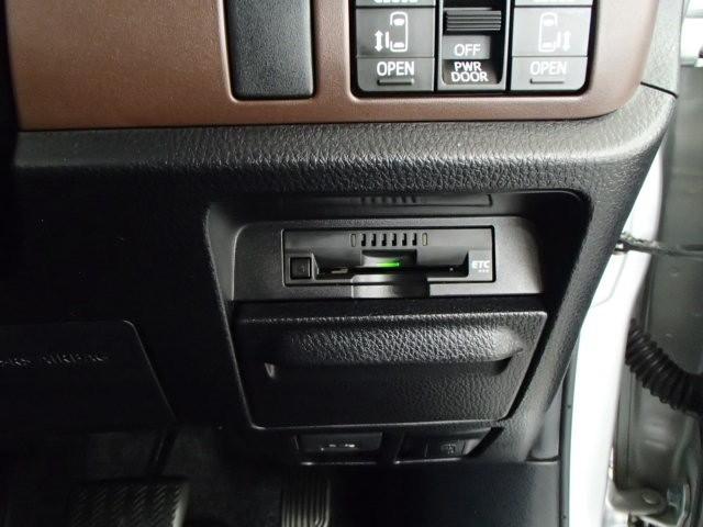 エスクァイア ハイブリッドGi ナビ&TV ETC キーレス スマートキー ワンオーナー 衝突被害軽減システム オートクルーズコントロール 両側電動スライド 3列シート 後席モニター フル装備 ハイブリッド(20枚目)