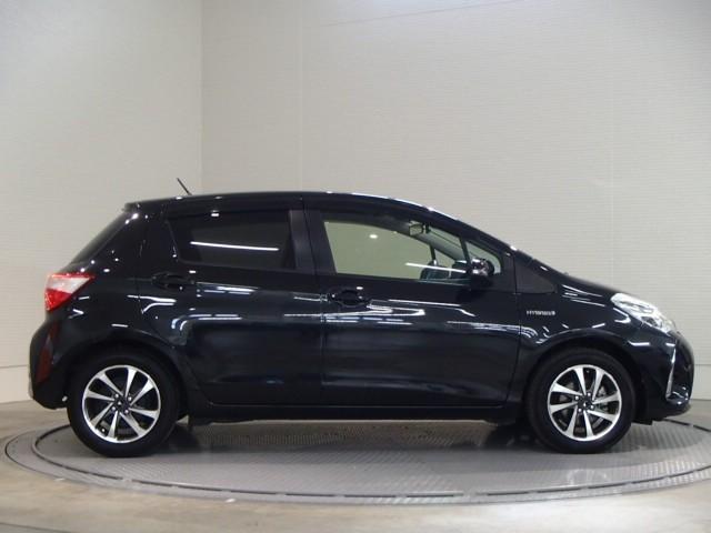 ヴィッツ ハイブリッドＵ　ナビ＆ＴＶ　バックカメラ　ＥＴＣ　キーレス　スマートキー　ドラレコ　衝突被害軽減システム　オートクルーズコントロール　フル装備　ハイブリッド（4枚目）