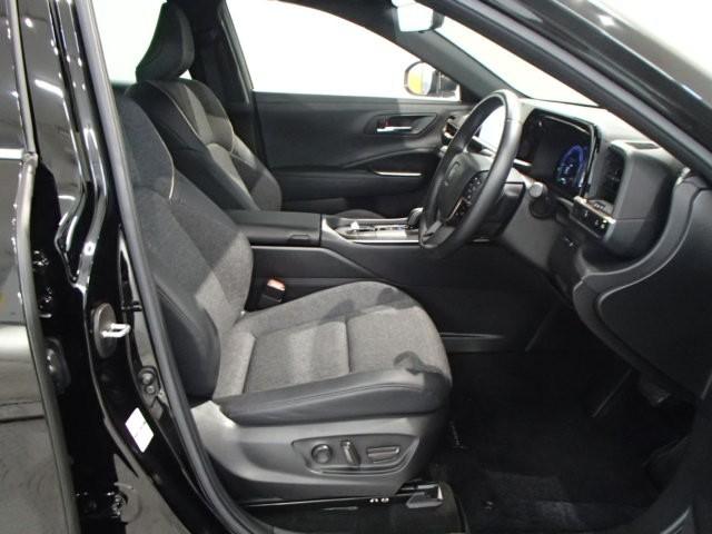 クラウンクロスオーバー クラウン クロスオーバー 4WD TV バックカメラ ETC キーレス スマートキー 安全装備 衝突被害軽減システム オートクルーズコントロール フル装備 電動シート ハイブリッド 展示・試乗車(5枚目)