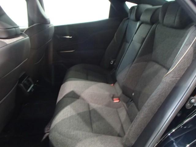 クラウンクロスオーバー クラウン クロスオーバー 4WD TV バックカメラ ETC キーレス スマートキー 安全装備 衝突被害軽減システム オートクルーズコントロール フル装備 電動シート ハイブリッド 展示・試乗車(7枚目)