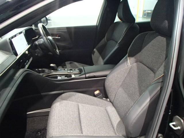 クラウンクロスオーバー クラウン クロスオーバー 4WD TV バックカメラ ETC キーレス スマートキー 安全装備 衝突被害軽減システム オートクルーズコントロール フル装備 電動シート ハイブリッド 展示・試乗車(8枚目)