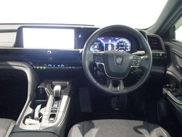 クラウンクロスオーバー クラウン クロスオーバー 4WD TV バックカメラ ETC キーレス スマートキー 安全装備 衝突被害軽減システム オートクルーズコントロール フル装備 電動シート ハイブリッド 展示・試乗車(9枚目)