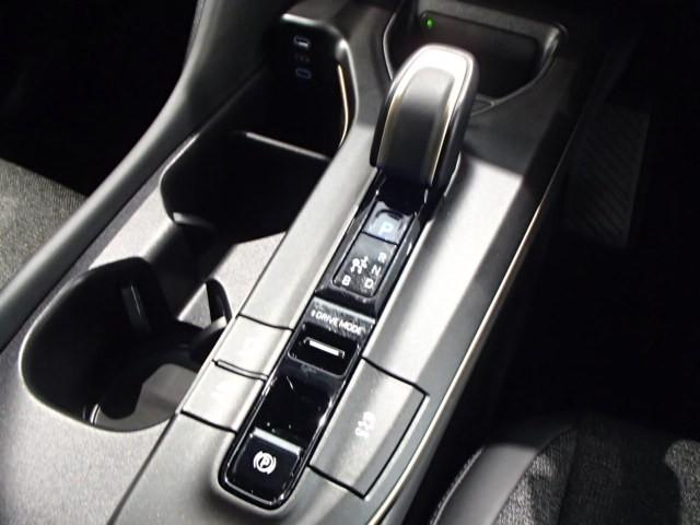 クラウンクロスオーバー クラウン クロスオーバー 4WD TV バックカメラ ETC キーレス スマートキー 安全装備 衝突被害軽減システム オートクルーズコントロール フル装備 電動シート ハイブリッド 展示・試乗車(15枚目)