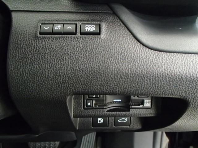 クラウンクロスオーバー クラウン クロスオーバー 4WD TV バックカメラ ETC キーレス スマートキー 安全装備 衝突被害軽減システム オートクルーズコントロール フル装備 電動シート ハイブリッド 展示・試乗車(20枚目)