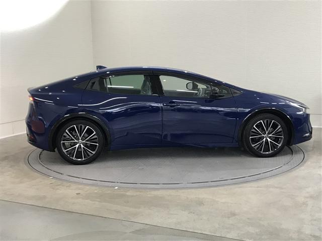 プリウス Ｚ　ＴＶ　バックカメラ　ＥＴＣ　キーレス　スマートキー　ドラレコ　安全装備　衝突被害軽減システム　オートクルーズコントロール　フル装備　電動シート　ハイブリッド　展示・試乗車（3枚目）