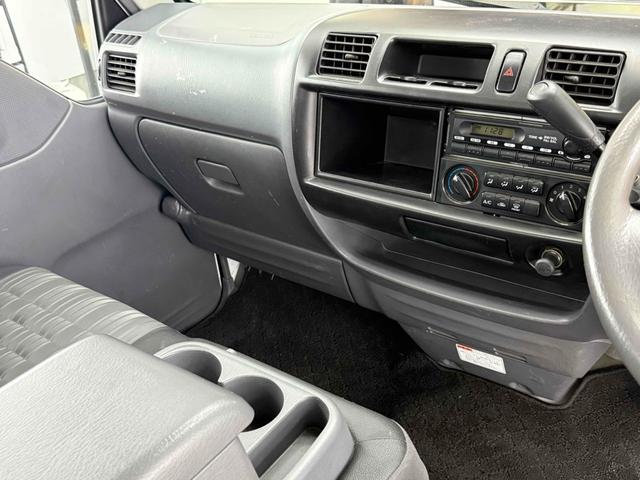 ボンゴトラック 　タイヤ４本新品　ＬＧ　トラック　ＣＶＴ　キーレスエントリー　エアコン　パワーウィンドウ　運転席エアバッグ　助手席エアバッグ　フレーム綺麗（3枚目）