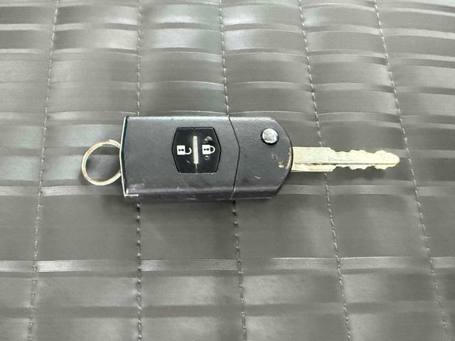 ボンゴトラック 　タイヤ４本新品　ＬＧ　トラック　ＣＶＴ　キーレスエントリー　エアコン　パワーウィンドウ　運転席エアバッグ　助手席エアバッグ　フレーム綺麗（6枚目）