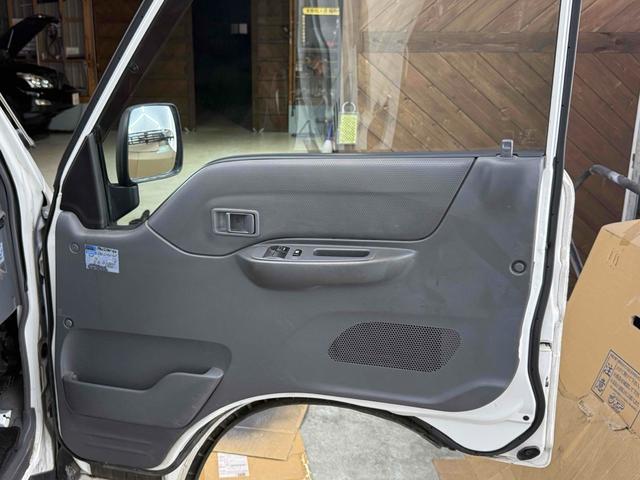 ボンゴトラック 　タイヤ４本新品　ＬＧ　トラック　ＣＶＴ　キーレスエントリー　エアコン　パワーウィンドウ　運転席エアバッグ　助手席エアバッグ　フレーム綺麗（36枚目）
