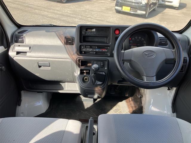 ハイゼットカーゴ デッキバン　４ＷＤ　５速ミッション　タイミングチェーン　集中ドアロック　両側スライドドア　エアコン　パワーステアリング　運転席助手席エアバック　車検令和８年３月（2枚目）