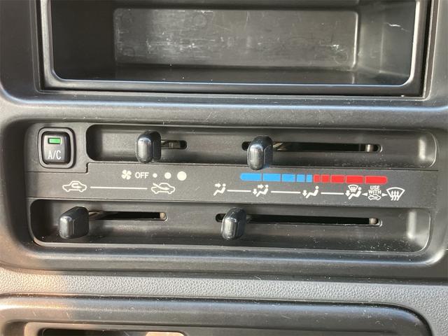 ハイゼットカーゴ デッキバン　４ＷＤ　５速ミッション　タイミングチェーン　集中ドアロック　両側スライドドア　エアコン　パワーステアリング　運転席助手席エアバック　車検令和８年３月（6枚目）