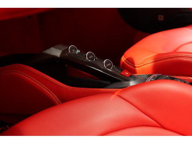 ４８８スパイダー ベースグレード　フロントリフト　カーボンＬＥＤステアリング　純正ツートンペイント　カーボンリアダクト　カーボンフォグライト　カーボンセンターコンソール　カーボンフロントスポイラ　アダプティブヘッドライト　バックカメラ（46枚目）