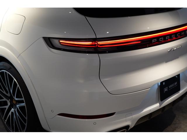 カイエン Ｅ－ハイブリッド　現行モデル　ＯＰ３００万　パッセンジャディスプレイ　スポーツデザインパッケージ　ハイグロスパッケージ　２２インチターボデザインホイール　クレヨンインテリア　アダプティブエアサスペンション（ＰＡＳＭ付）（21枚目）