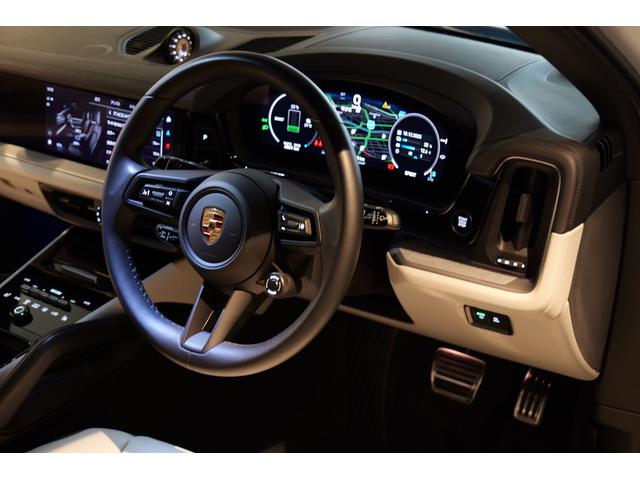 カイエン Ｅ－ハイブリッド　現行モデル　ＯＰ３００万　パッセンジャディスプレイ　スポーツデザインパッケージ　ハイグロスパッケージ　２２インチターボデザインホイール　クレヨンインテリア　アダプティブエアサスペンション（ＰＡＳＭ付）（32枚目）