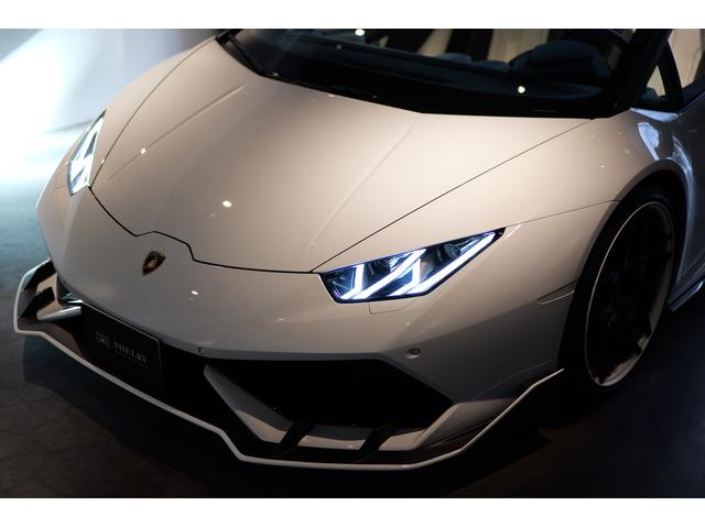 ウラカン ＬＰ６１０－４スパイダー　ＯＰ約８００万　純正エアロダイナミックキット　ノビテック鍛造３ピースホイール　フロントリフト　ＡｐｐｌｅＣａｒＰｌａｙ　　イエローキャリパー　ツートンレザーインテリア　バックカメラ　禁煙車　正規Ｄ車（8枚目）