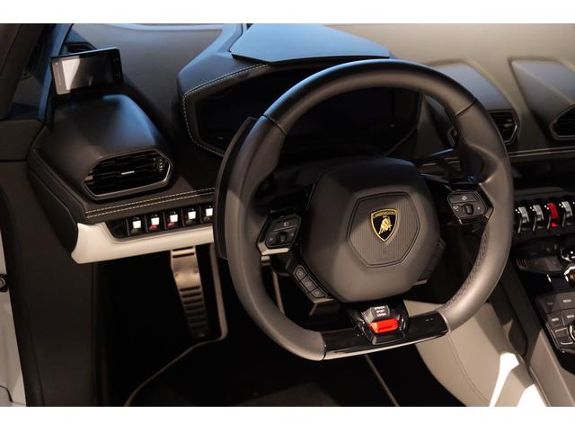 ウラカン ＬＰ６１０－４スパイダー　ＯＰ約８００万　純正エアロダイナミックキット　ノビテック鍛造３ピースホイール　フロントリフト　ＡｐｐｌｅＣａｒＰｌａｙ　　イエローキャリパー　ツートンレザーインテリア　バックカメラ　禁煙車　正規Ｄ車（38枚目）