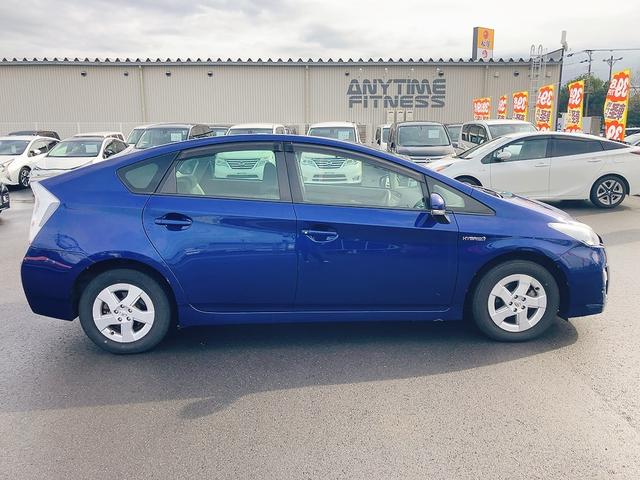 プリウス Ｓ　ＥＴＣ　オートクルーズコントロール　バックカメラ　ナビ　ＴＶ　アルミホイール　オートライト　ＣＶＴ　スマートキー　アイドリングストップ　電動格納ミラー　盗難防止システム　ＣＤ（16枚目）