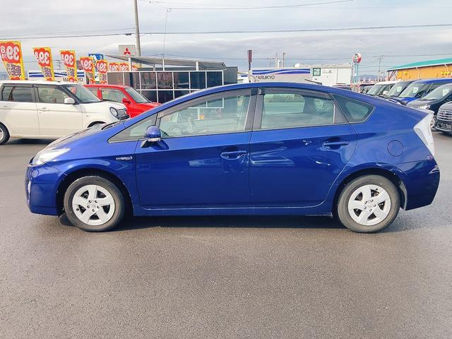 プリウス Ｓ　ＥＴＣ　オートクルーズコントロール　バックカメラ　ナビ　ＴＶ　アルミホイール　オートライト　ＣＶＴ　スマートキー　アイドリングストップ　電動格納ミラー　盗難防止システム　ＣＤ（17枚目）