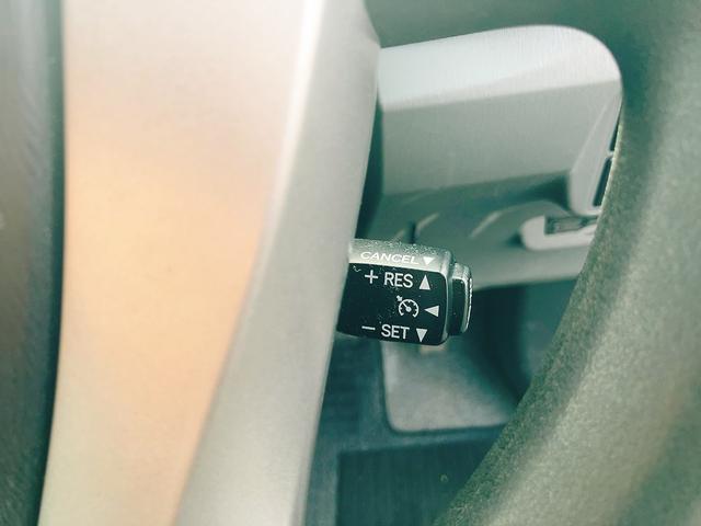 プリウス Ｓ　ＥＴＣ　オートクルーズコントロール　バックカメラ　ナビ　ＴＶ　アルミホイール　オートライト　ＣＶＴ　スマートキー　アイドリングストップ　電動格納ミラー　盗難防止システム　ＣＤ（21枚目）