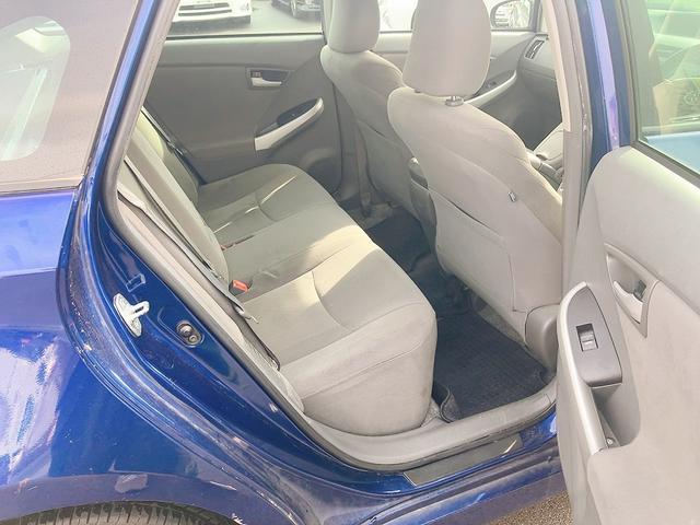 プリウス Ｓ　ＥＴＣ　オートクルーズコントロール　バックカメラ　ナビ　ＴＶ　アルミホイール　オートライト　ＣＶＴ　スマートキー　アイドリングストップ　電動格納ミラー　盗難防止システム　ＣＤ（30枚目）