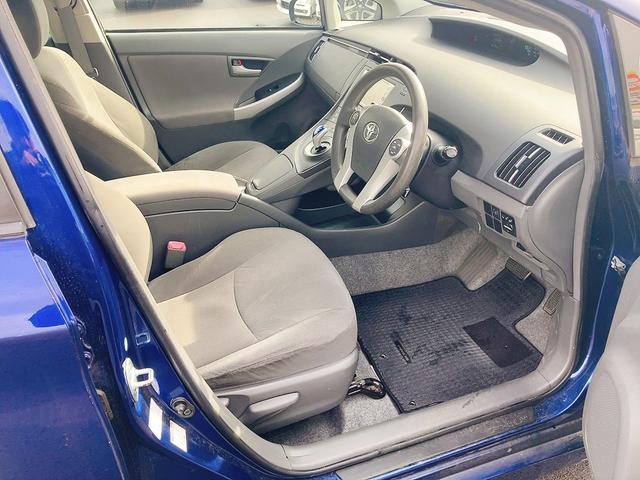 プリウス Ｓ　ＥＴＣ　オートクルーズコントロール　バックカメラ　ナビ　ＴＶ　アルミホイール　オートライト　ＣＶＴ　スマートキー　アイドリングストップ　電動格納ミラー　盗難防止システム　ＣＤ（34枚目）