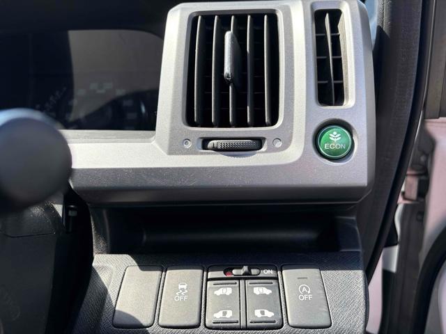 ステップワゴンスパーダ Ｚ　クールスピリット　イカしてる父ちゃんの相棒。ファミリーカーなのに走りも見た目もイケイケ。家族を乗せてもスタイルは崩さない、頼れる一台。（5枚目）